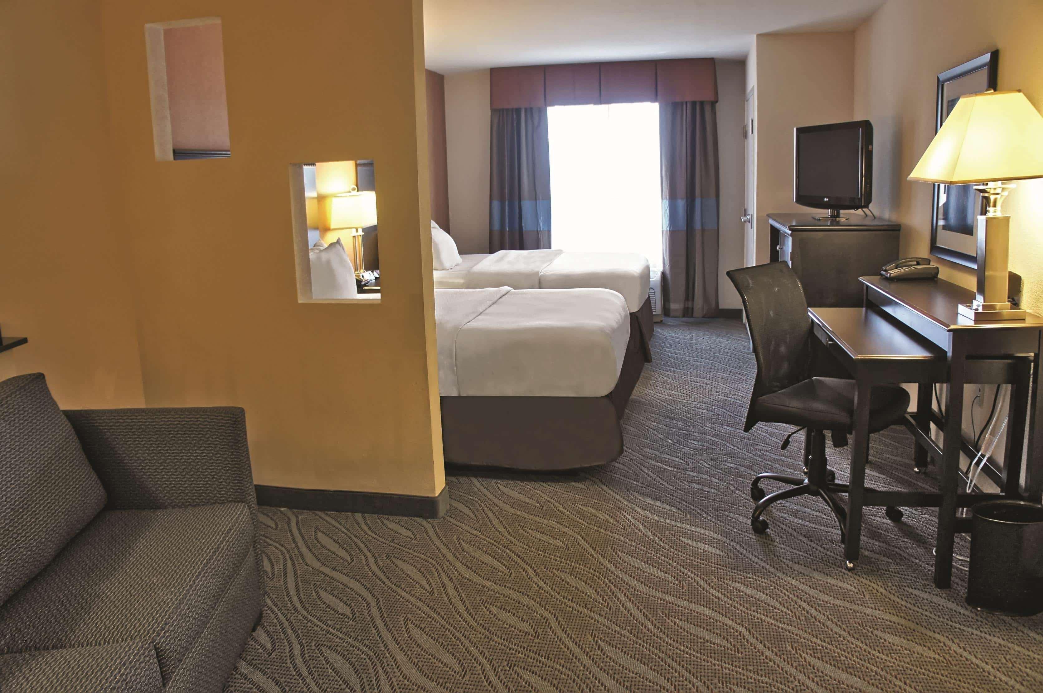 Hotel La Quinta By Wyndham Edmond Extérieur photo
