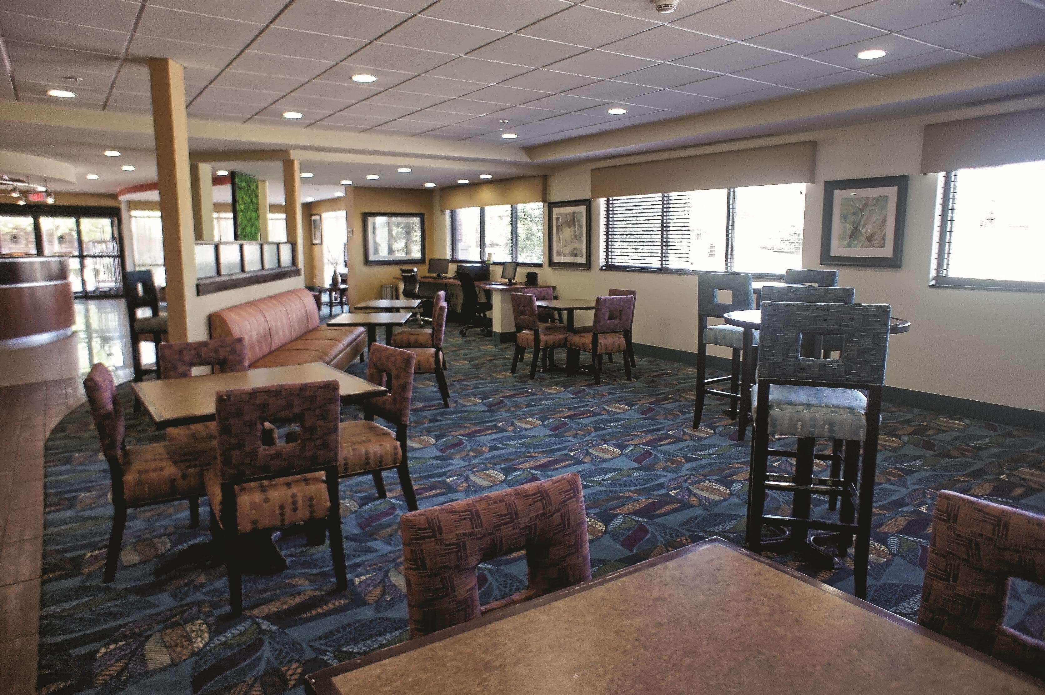 Hotel La Quinta By Wyndham Edmond Extérieur photo