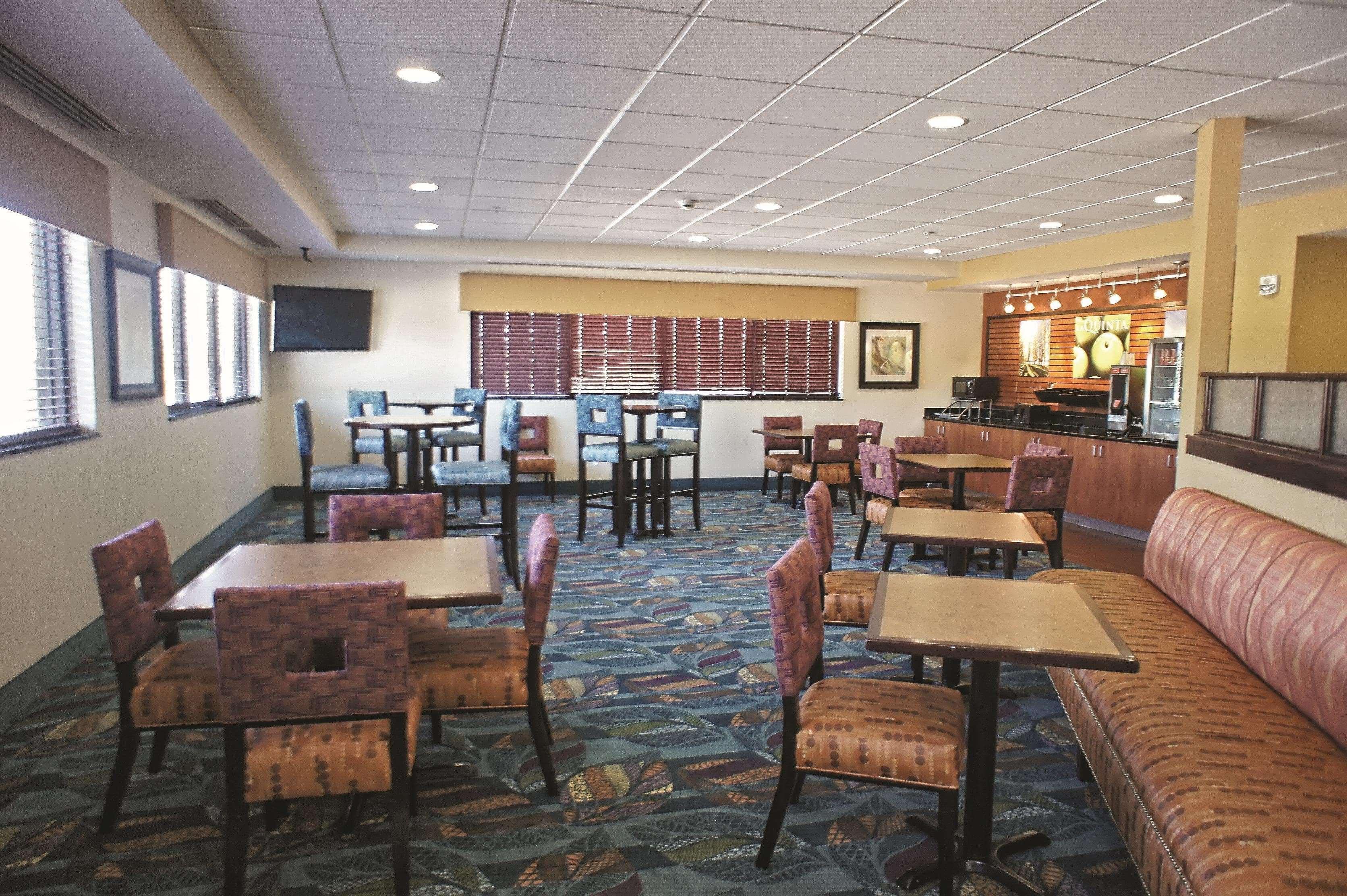 Hotel La Quinta By Wyndham Edmond Extérieur photo