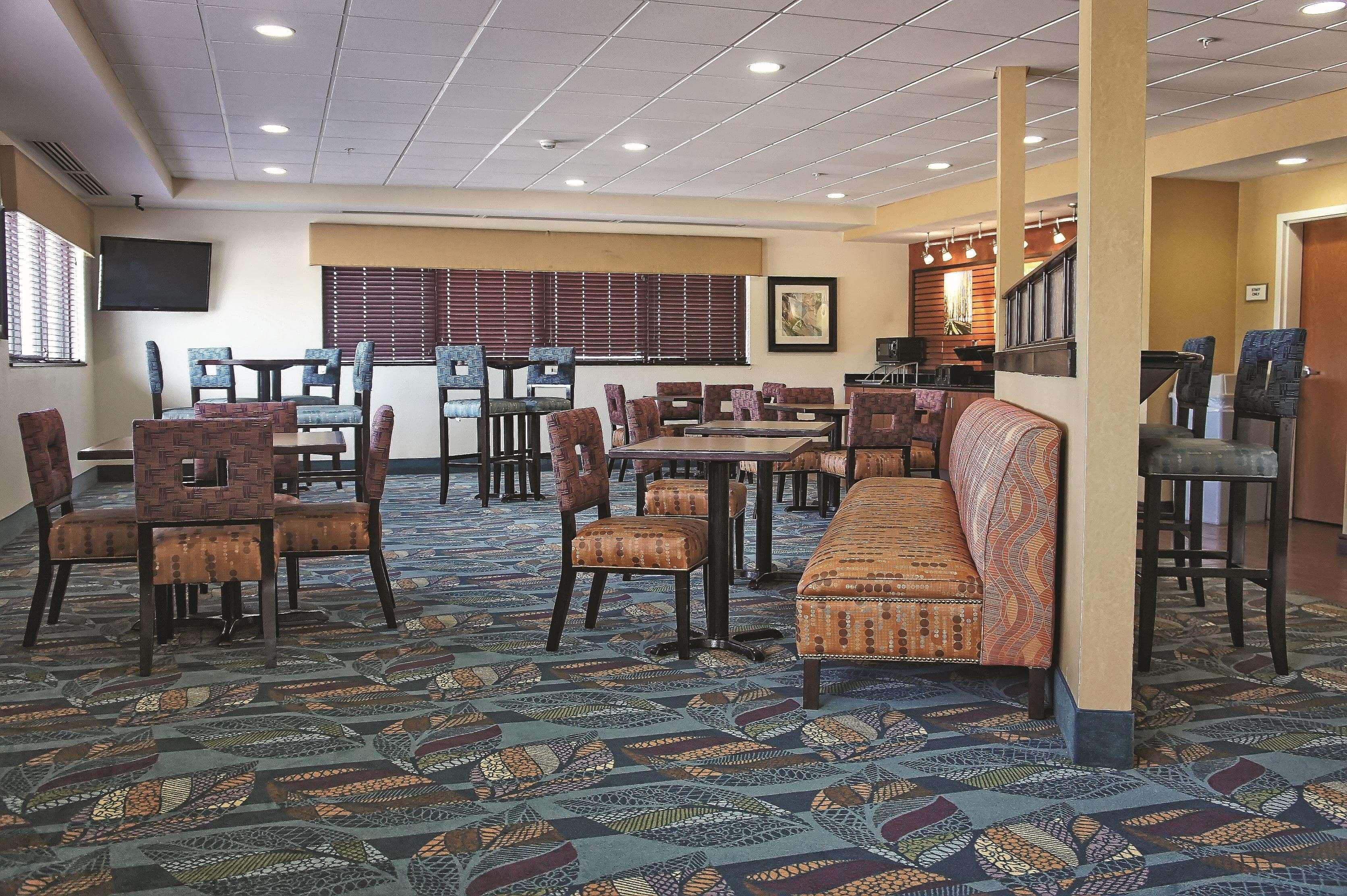 Hotel La Quinta By Wyndham Edmond Extérieur photo