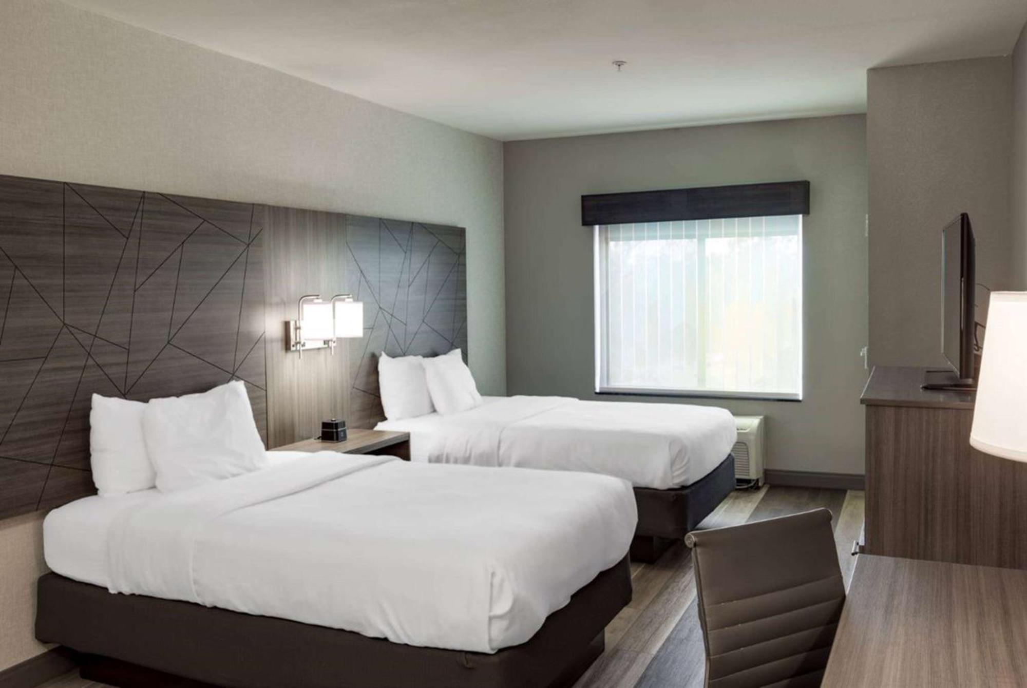 Hotel La Quinta By Wyndham Edmond Extérieur photo